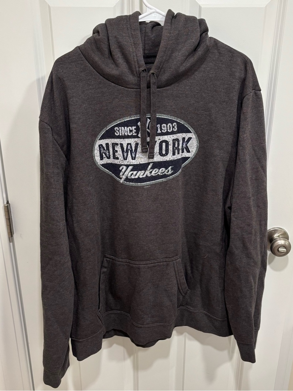 MLB New York Yankees Graphic Dark Grey Pullover Sweatshirt Hoodie Mens U.S. 2XL